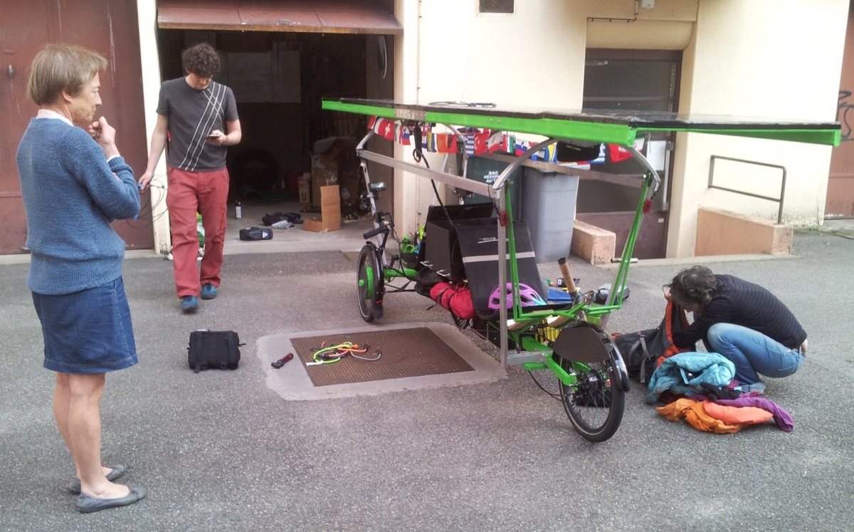 After two days of assembly with AnSo's family we're at the final stage to get our gear loaded and ride out to the Place St. Jerome. That's where everyone involved in the Suntrip is camped out.